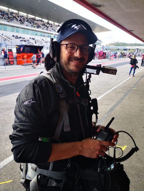 Gabriel Cohen trabajando en el Gran Premio de Portugal de Moto GP